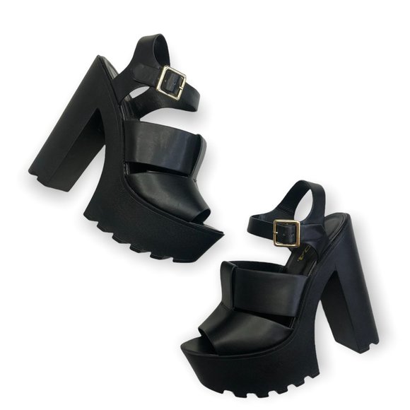 Soda Shoes - Soda Leala Lug Sole Sandal Chunky Heel Size 8 Y2K 90s Style Black Faux Leather